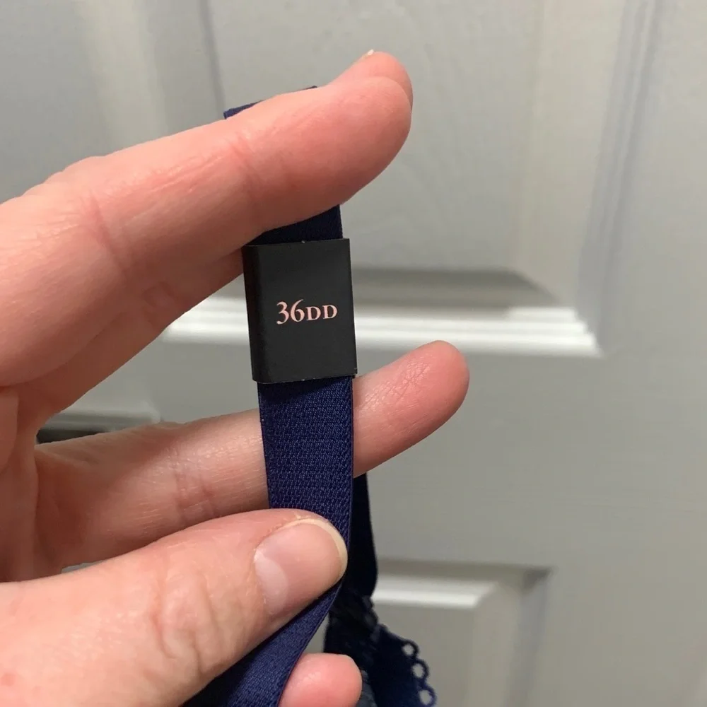 Victoria's Secret Midnight Lace Bra - Picture 3 of 4